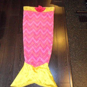 SNUGGIE pink & yellow mermaid tail snuggle blanket